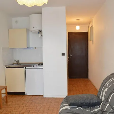 En Front De A Saint-pierre-la-mer Avec Loggia - 100m De La Plage, 200m Du Centre - Fr-1-229d-61 Apartment *