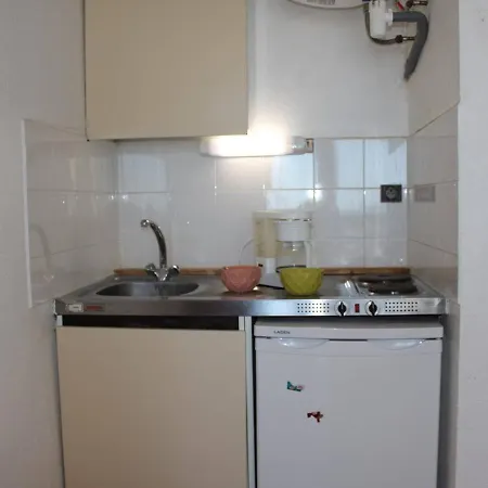 En Front De A Saint-pierre-la-mer Avec Loggia - 100m De La Plage, 200m Du Centre - Fr-1-229d-61 Apartment *