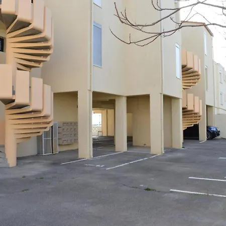 Apartment En Front De A Saint-pierre-la-mer Avec Loggia - 100m De La Plage, 200m Du Centre - Fr-1-229d-61