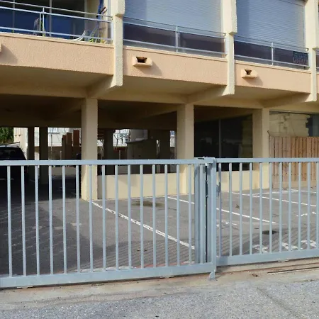 En Front De A Saint-pierre-la-mer Avec Loggia - 100m De La Plage, 200m Du Centre - Fr-1-229d-61 Apartment *